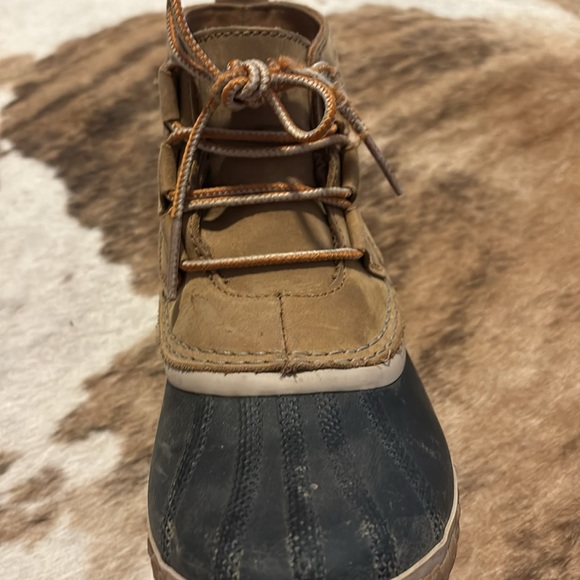 Woman’s Sorel Duck Boots - Picture 4 of 5
